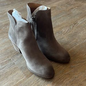 Frye & Co Allister Grey Suede booties